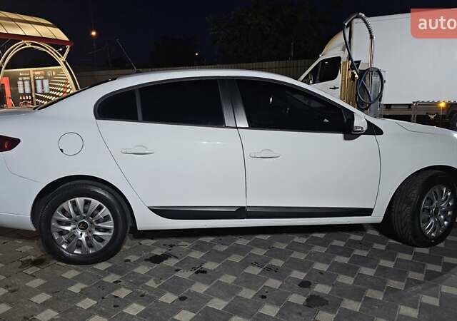 Белый Рено Флюенс, объемом двигателя 1.46 л и пробегом 156 тыс. км за 9600 $, фото 13 на Automoto.ua