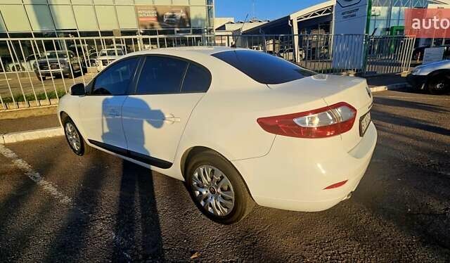 Белый Рено Флюенс, объемом двигателя 1.46 л и пробегом 156 тыс. км за 9600 $, фото 4 на Automoto.ua