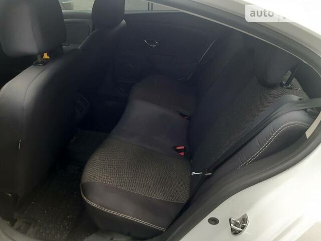 Белый Рено Флюенс, объемом двигателя 1.6 л и пробегом 176 тыс. км за 8300 $, фото 18 на Automoto.ua