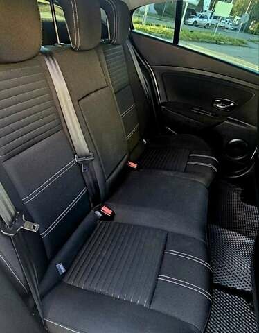 Белый Рено Флюенс, объемом двигателя 1.46 л и пробегом 156 тыс. км за 9600 $, фото 14 на Automoto.ua