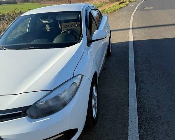 Белый Рено Флюенс, объемом двигателя 1.5 л и пробегом 251 тыс. км за 9388 $, фото 6 на Automoto.ua