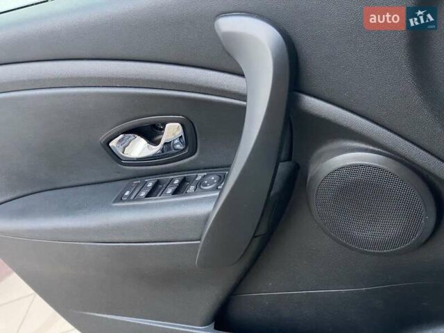 Білий Рено Флюенс, об'ємом двигуна 1.46 л та пробігом 149 тис. км за 10000 $, фото 13 на Automoto.ua