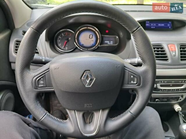 Белый Рено Флюенс, объемом двигателя 1.6 л и пробегом 176 тыс. км за 8300 $, фото 26 на Automoto.ua