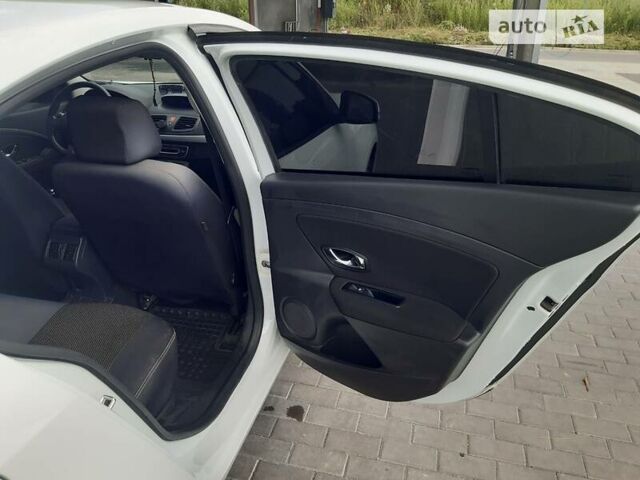 Белый Рено Флюенс, объемом двигателя 1.6 л и пробегом 176 тыс. км за 8300 $, фото 19 на Automoto.ua