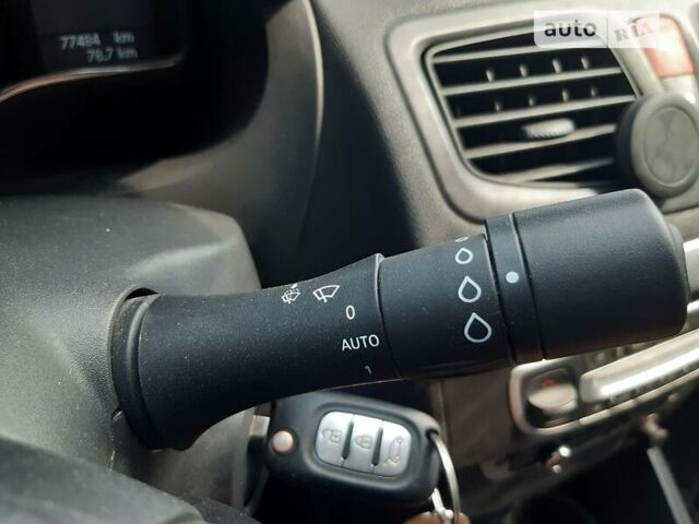 Белый Рено Флюенс, объемом двигателя 1.6 л и пробегом 176 тыс. км за 8300 $, фото 11 на Automoto.ua