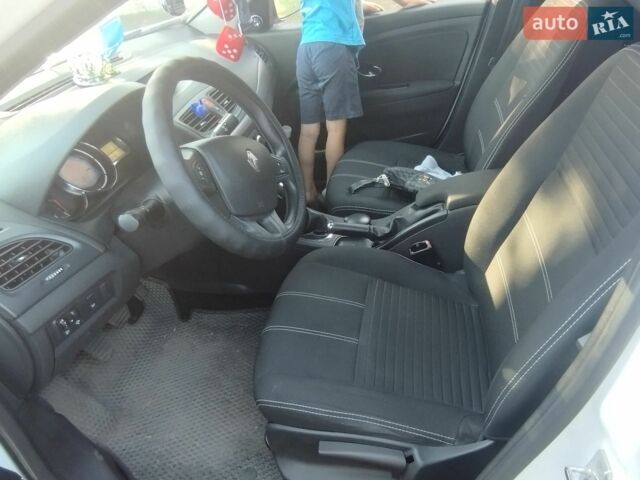 Белый Рено Флюенс, объемом двигателя 1.46 л и пробегом 160 тыс. км за 9700 $, фото 12 на Automoto.ua