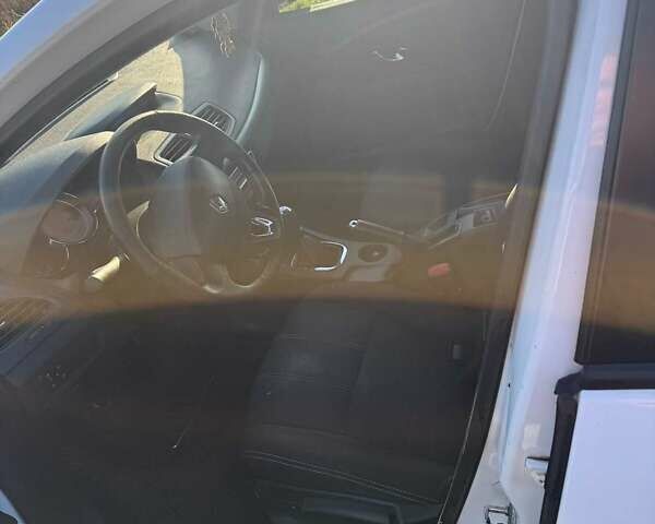 Белый Рено Флюенс, объемом двигателя 1.5 л и пробегом 251 тыс. км за 9388 $, фото 3 на Automoto.ua