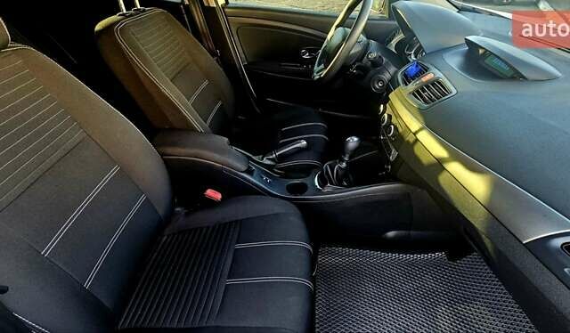 Белый Рено Флюенс, объемом двигателя 1.46 л и пробегом 156 тыс. км за 9600 $, фото 3 на Automoto.ua