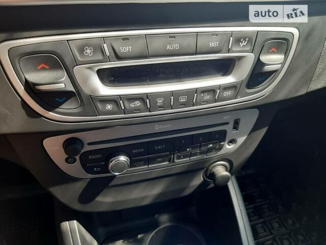 Белый Рено Флюенс, объемом двигателя 1.6 л и пробегом 176 тыс. км за 8300 $, фото 9 на Automoto.ua