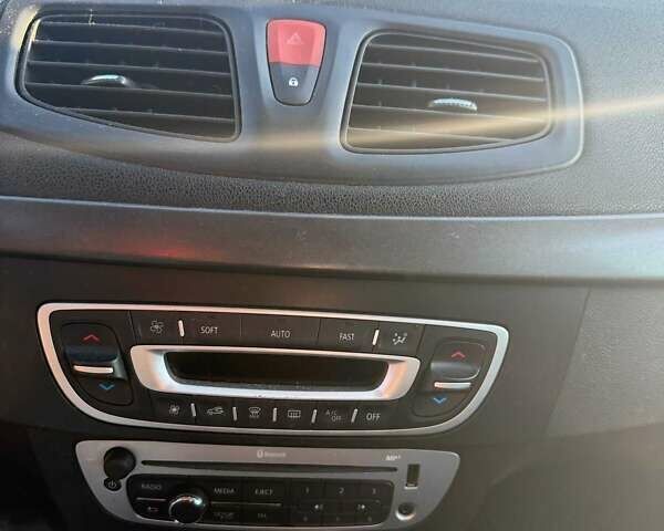 Белый Рено Флюенс, объемом двигателя 1.5 л и пробегом 251 тыс. км за 9388 $, фото 5 на Automoto.ua