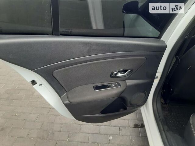 Белый Рено Флюенс, объемом двигателя 1.6 л и пробегом 176 тыс. км за 8300 $, фото 14 на Automoto.ua