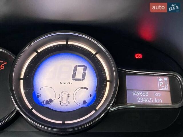 Білий Рено Флюенс, об'ємом двигуна 1.46 л та пробігом 149 тис. км за 10000 $, фото 6 на Automoto.ua