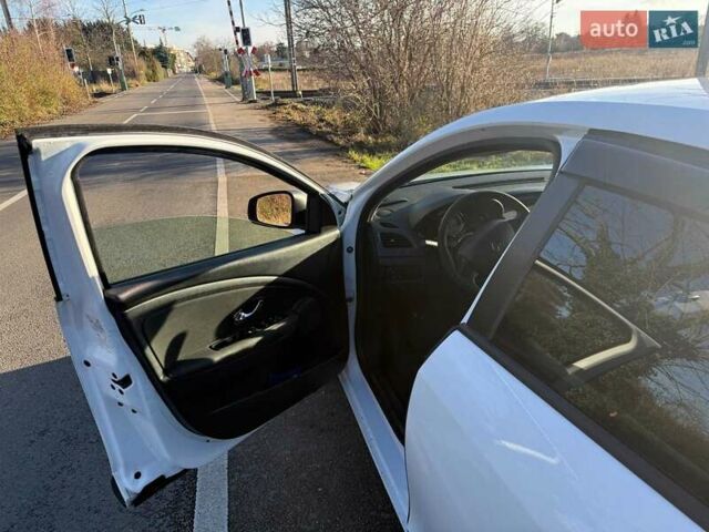 Белый Рено Флюенс, объемом двигателя 1.5 л и пробегом 251 тыс. км за 9388 $, фото 1 на Automoto.ua