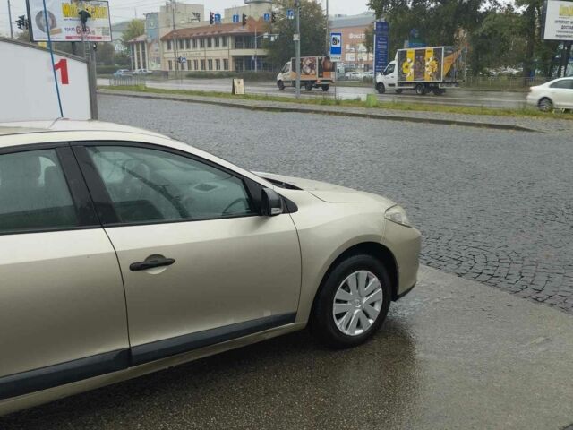 Бежевый Рено Флюенс, объемом двигателя 1.6 л и пробегом 213 тыс. км за 5300 $, фото 1 на Automoto.ua