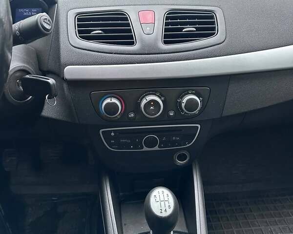 Бежевий Рено Флюенс, об'ємом двигуна 1.5 л та пробігом 195 тис. км за 5800 $, фото 13 на Automoto.ua