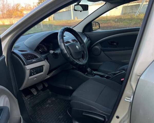 Бежевий Рено Флюенс, об'ємом двигуна 1.6 л та пробігом 214 тис. км за 5600 $, фото 7 на Automoto.ua