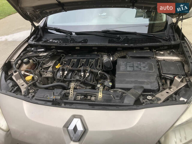 Бежевый Рено Флюенс, объемом двигателя 1.6 л и пробегом 295 тыс. км за 5150 $, фото 12 на Automoto.ua