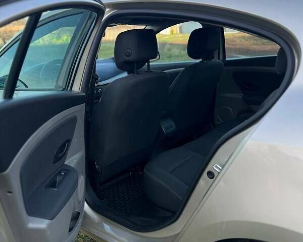 Бежевий Рено Флюенс, об'ємом двигуна 1.6 л та пробігом 214 тис. км за 5600 $, фото 6 на Automoto.ua