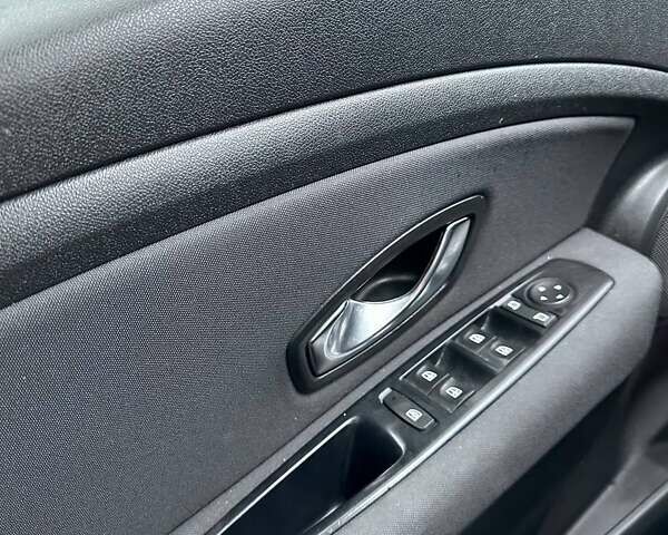 Бежевий Рено Флюенс, об'ємом двигуна 1.5 л та пробігом 195 тис. км за 5800 $, фото 12 на Automoto.ua