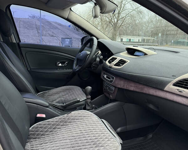 Бежевый Рено Флюенс, объемом двигателя 1.6 л и пробегом 192 тыс. км за 6200 $, фото 14 на Automoto.ua