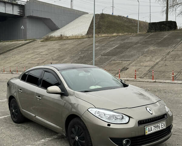 Бежевый Рено Флюенс, объемом двигателя 1.6 л и пробегом 192 тыс. км за 6200 $, фото 2 на Automoto.ua