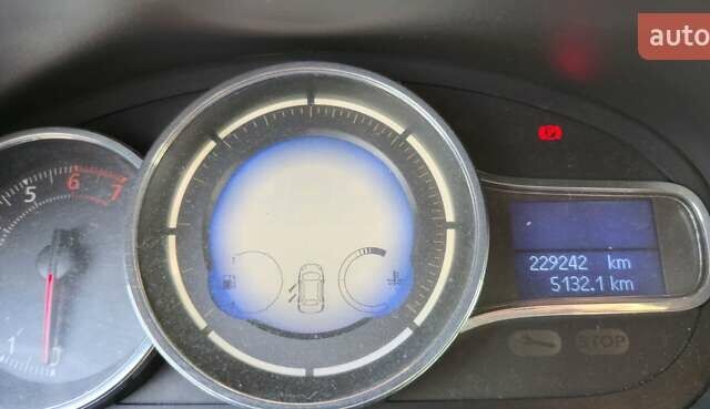 Бежевый Рено Флюенс, объемом двигателя 2 л и пробегом 229 тыс. км за 8000 $, фото 13 на Automoto.ua