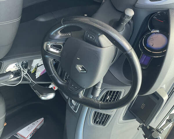 Бежевый Рено Флюенс, объемом двигателя 1.46 л и пробегом 160 тыс. км за 7600 $, фото 12 на Automoto.ua