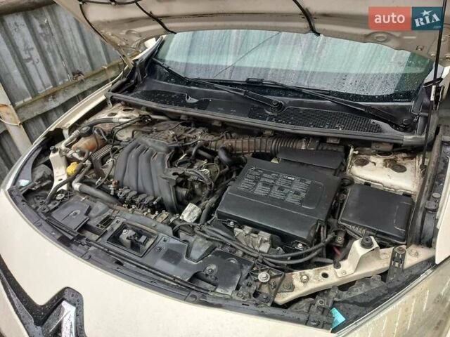 Бежевый Рено Флюенс, объемом двигателя 1.6 л и пробегом 275 тыс. км за 8000 $, фото 14 на Automoto.ua