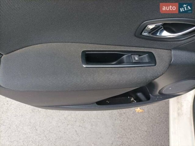 Бежевый Рено Флюенс, объемом двигателя 1.46 л и пробегом 226 тыс. км за 8300 $, фото 10 на Automoto.ua