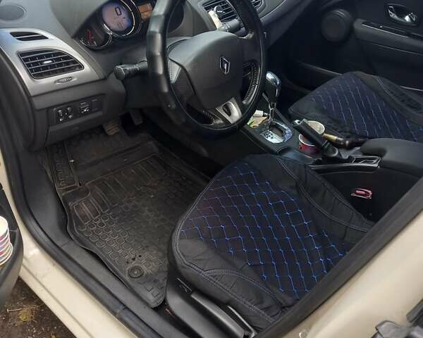 Бежевый Рено Флюенс, объемом двигателя 1.6 л и пробегом 275 тыс. км за 8000 $, фото 12 на Automoto.ua