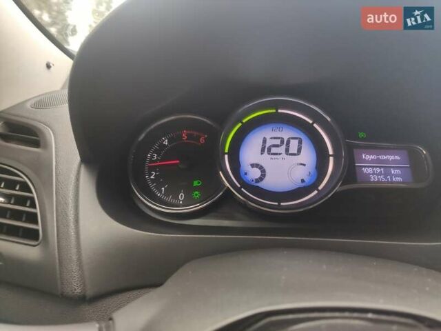Бежевый Рено Флюенс, объемом двигателя 1.46 л и пробегом 126 тыс. км за 9499 $, фото 60 на Automoto.ua