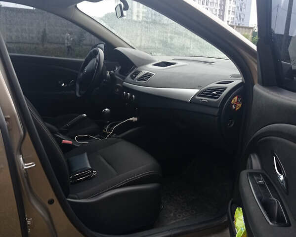 Бежевий Рено Флюенс, об'ємом двигуна 1.46 л та пробігом 210 тис. км за 6300 $, фото 3 на Automoto.ua