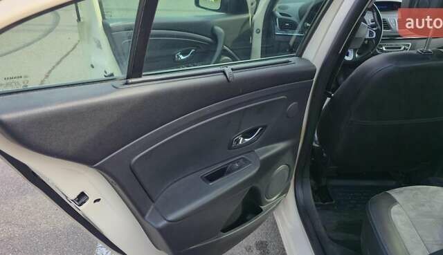 Бежевый Рено Флюенс, объемом двигателя 2 л и пробегом 229 тыс. км за 8000 $, фото 16 на Automoto.ua