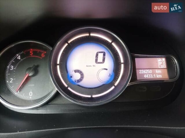 Бежевый Рено Флюенс, объемом двигателя 1.46 л и пробегом 226 тыс. км за 8300 $, фото 13 на Automoto.ua