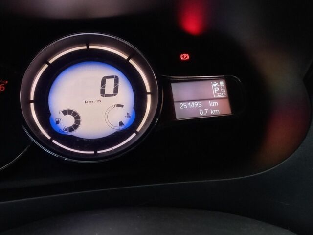 Бежевый Рено Флюенс, объемом двигателя 1.5 л и пробегом 251 тыс. км за 8300 $, фото 8 на Automoto.ua