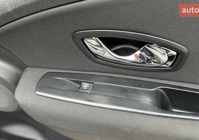 Бежевый Рено Флюенс, объемом двигателя 1.6 л и пробегом 94 тыс. км за 8900 $, фото 52 на Automoto.ua