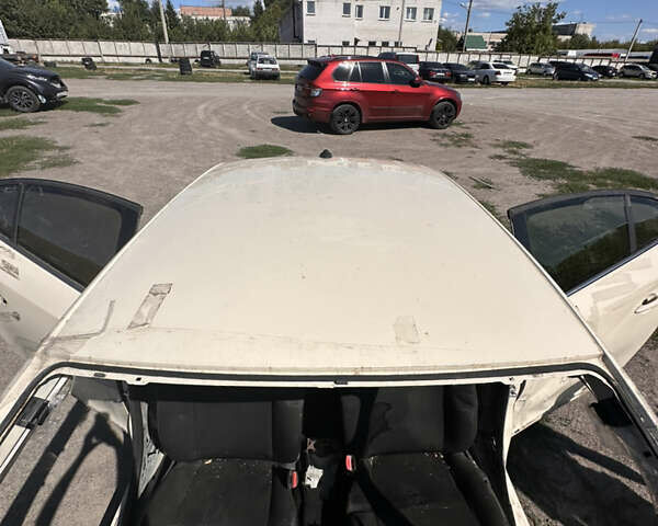 Бежевый Рено Флюенс, объемом двигателя 1.6 л и пробегом 130 тыс. км за 1500 $, фото 16 на Automoto.ua