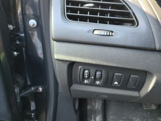 Черный Рено Флюенс, объемом двигателя 0 л и пробегом 164 тыс. км за 4000 $, фото 3 на Automoto.ua