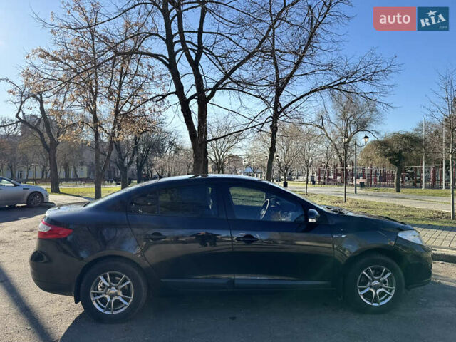 Черный Рено Флюенс, объемом двигателя 1.6 л и пробегом 135 тыс. км за 7700 $, фото 1 на Automoto.ua