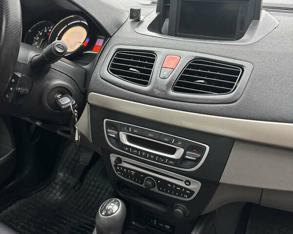 Черный Рено Флюенс, объемом двигателя 1.6 л и пробегом 195 тыс. км за 6800 $, фото 12 на Automoto.ua