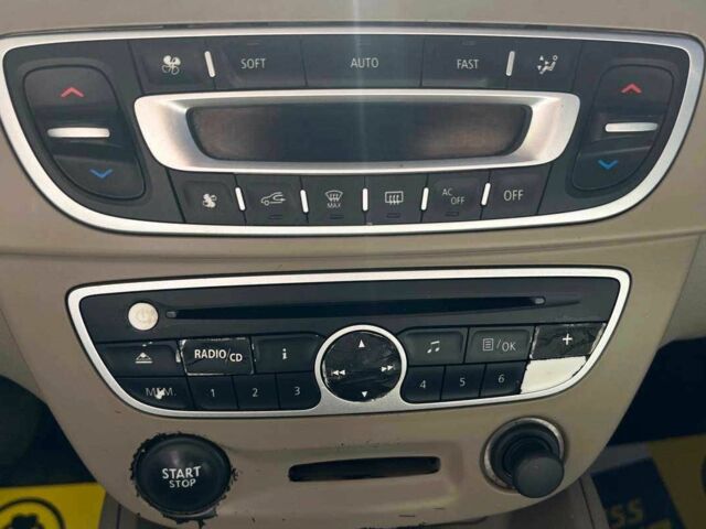 Черный Рено Флюенс, объемом двигателя 1.6 л и пробегом 144 тыс. км за 6500 $, фото 18 на Automoto.ua