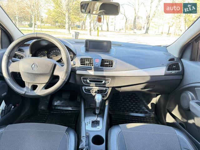 Черный Рено Флюенс, объемом двигателя 1.6 л и пробегом 135 тыс. км за 7700 $, фото 8 на Automoto.ua