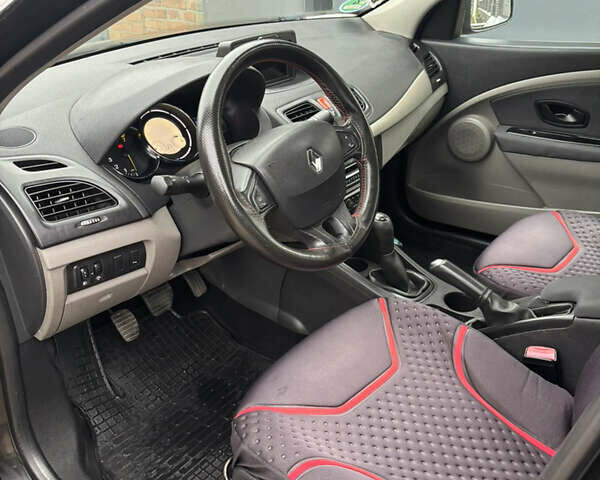 Черный Рено Флюенс, объемом двигателя 1.6 л и пробегом 195 тыс. км за 6800 $, фото 8 на Automoto.ua