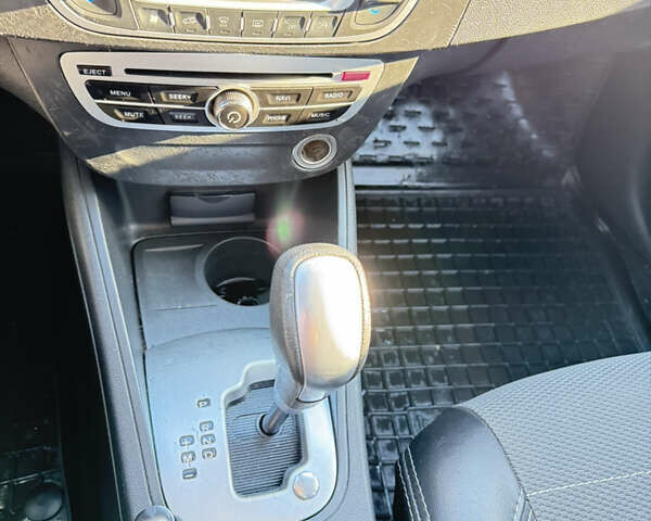 Чорний Рено Флюенс, об'ємом двигуна 1.6 л та пробігом 135 тис. км за 7700 $, фото 13 на Automoto.ua