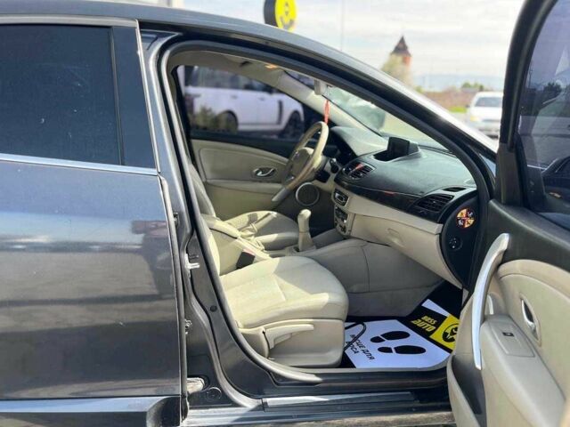 Черный Рено Флюенс, объемом двигателя 1.6 л и пробегом 144 тыс. км за 6500 $, фото 21 на Automoto.ua