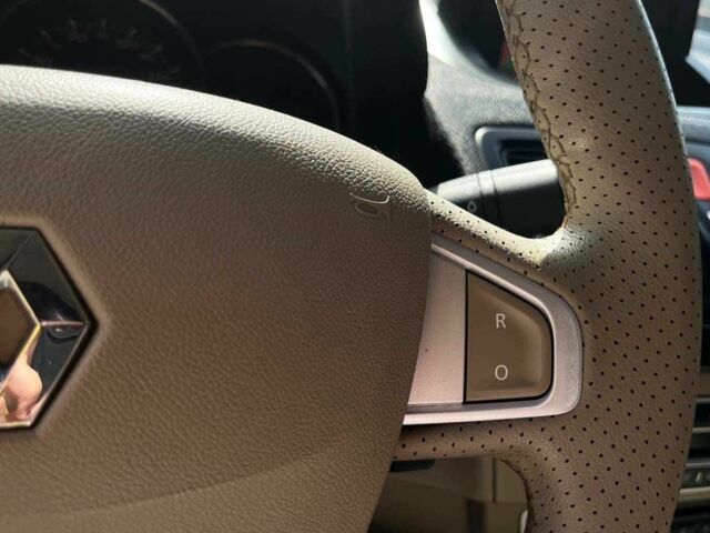 Черный Рено Флюенс, объемом двигателя 1.6 л и пробегом 144 тыс. км за 6500 $, фото 13 на Automoto.ua