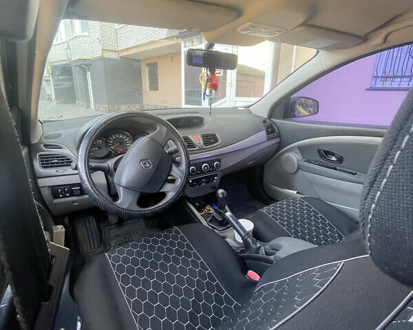 Черный Рено Флюенс, объемом двигателя 1.6 л и пробегом 230 тыс. км за 5555 $, фото 6 на Automoto.ua