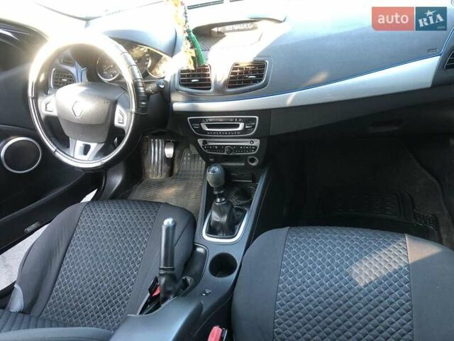 Черный Рено Флюенс, объемом двигателя 1.5 л и пробегом 290 тыс. км за 4900 $, фото 6 на Automoto.ua