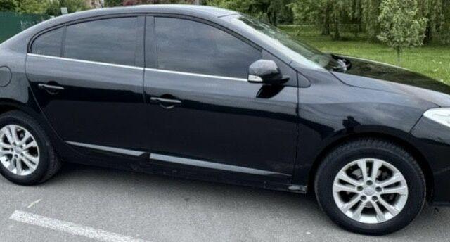 Черный Рено Флюенс, объемом двигателя 1.5 л и пробегом 290 тыс. км за 6100 $, фото 3 на Automoto.ua