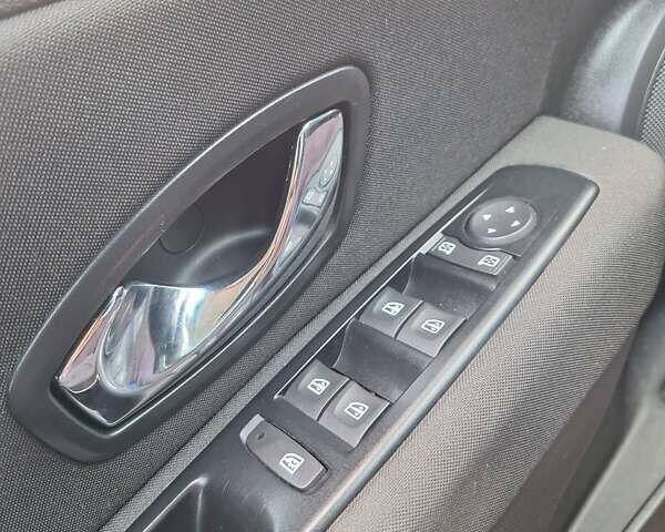 Черный Рено Флюенс, объемом двигателя 1.6 л и пробегом 159 тыс. км за 7300 $, фото 10 на Automoto.ua
